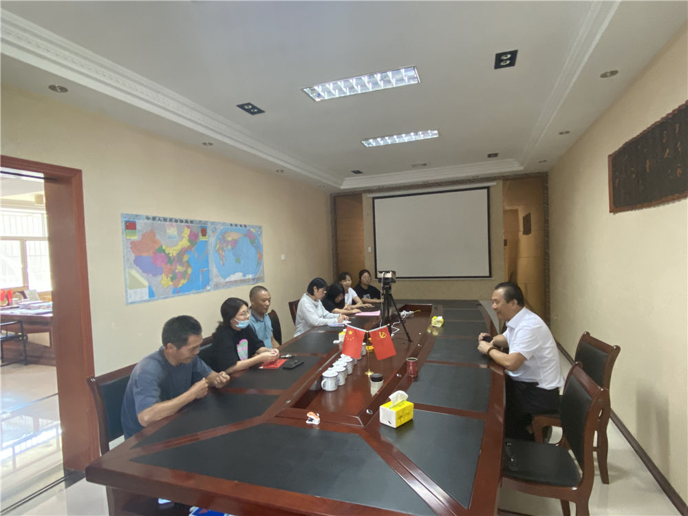 “關(guān)愛員工，情系學子”易順公司董事長為員工子女發(fā)放助學金